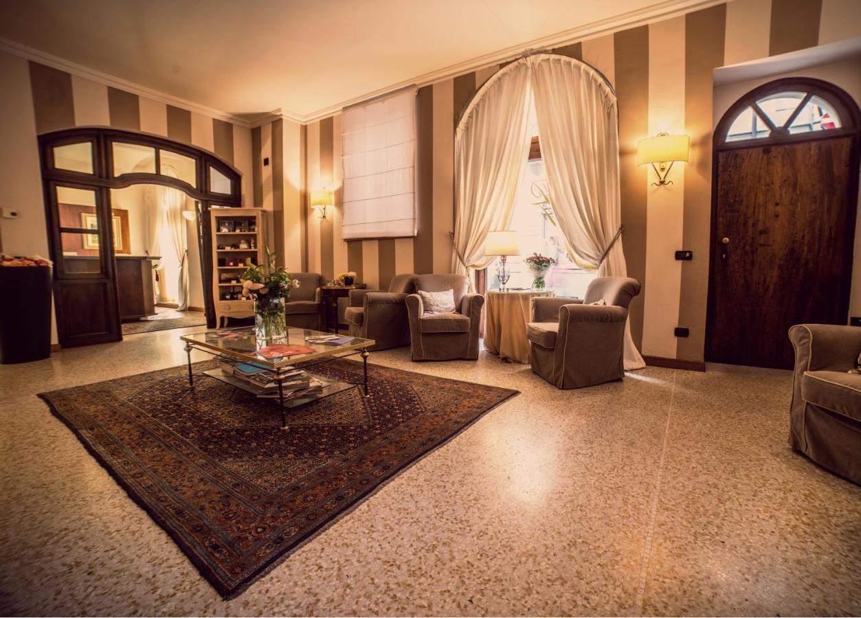 Bed and Breakfast Palazzo Finati Alba  Zewnętrze zdjęcie