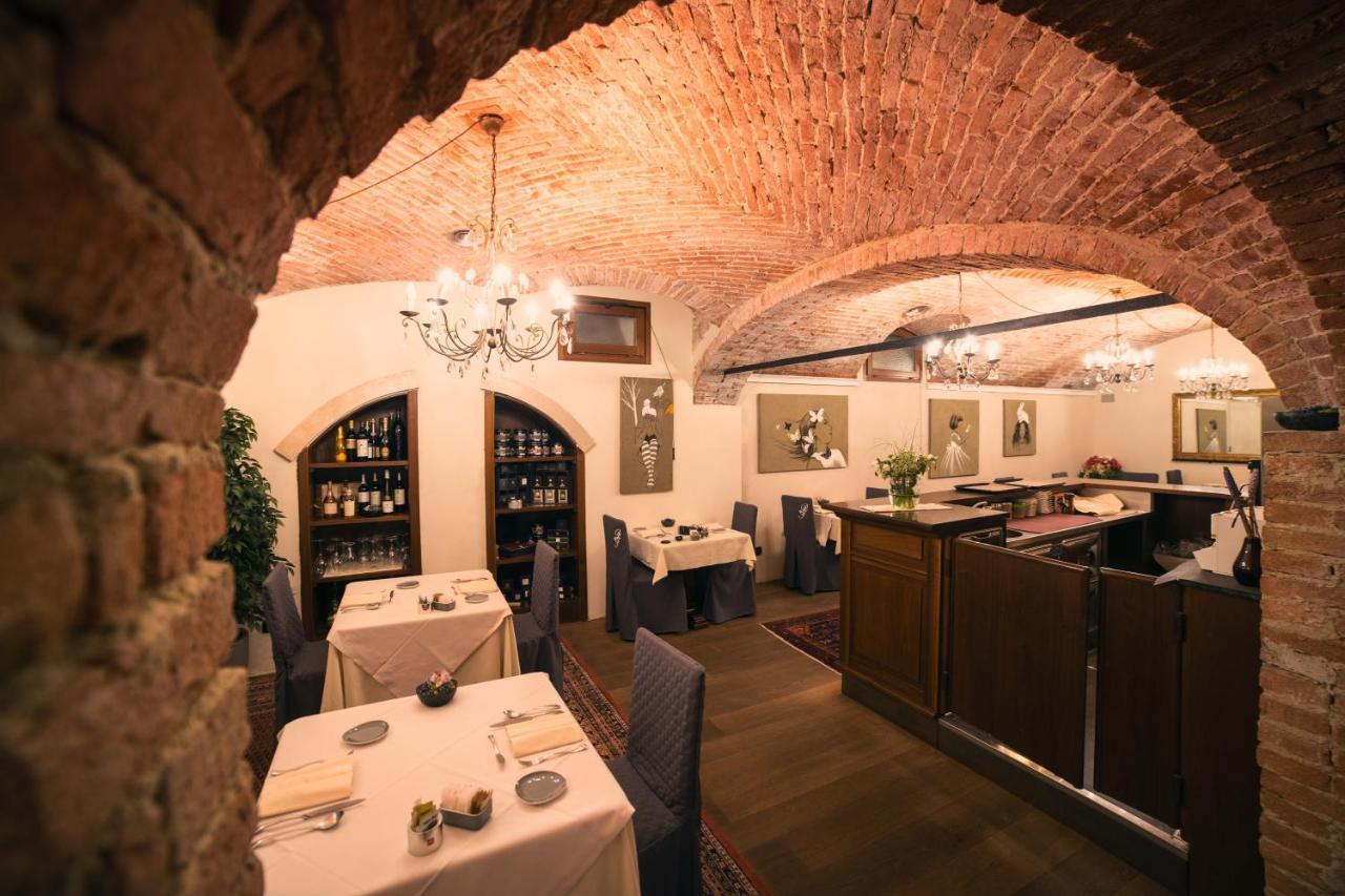 Bed and Breakfast Palazzo Finati Alba  Zewnętrze zdjęcie