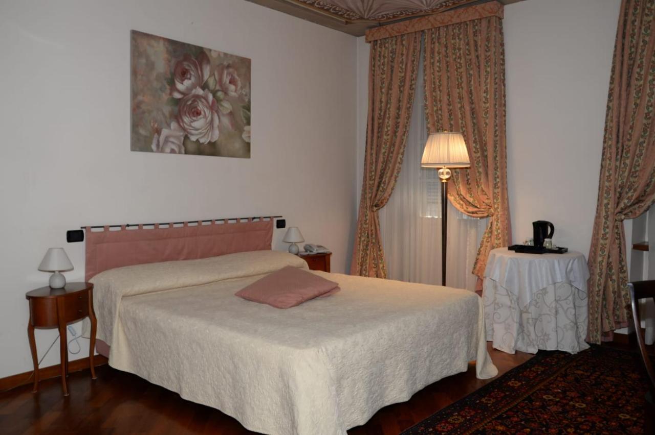 Bed and Breakfast Palazzo Finati Alba  Zewnętrze zdjęcie
