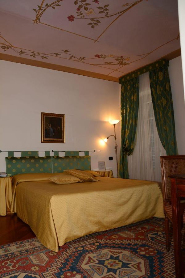 Bed and Breakfast Palazzo Finati Alba  Zewnętrze zdjęcie