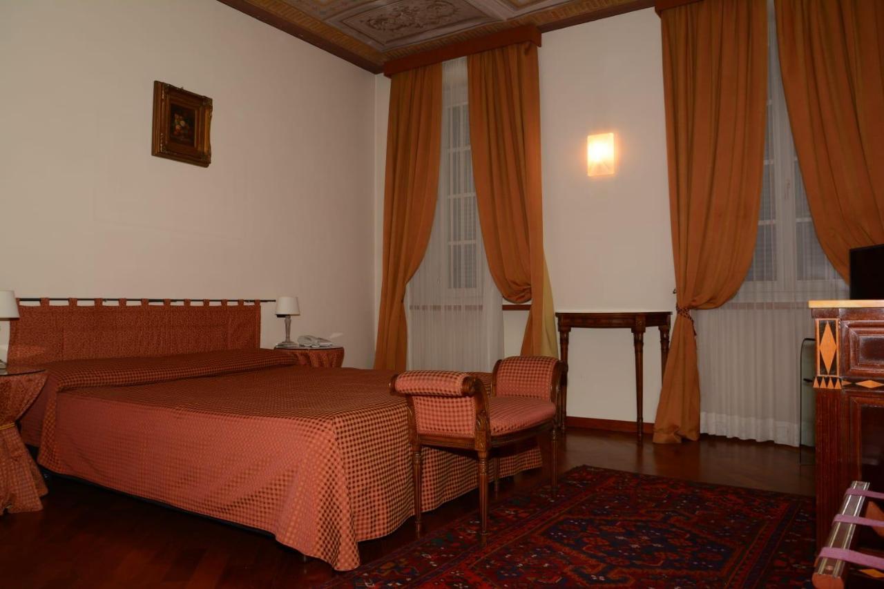 Bed and Breakfast Palazzo Finati Alba  Zewnętrze zdjęcie