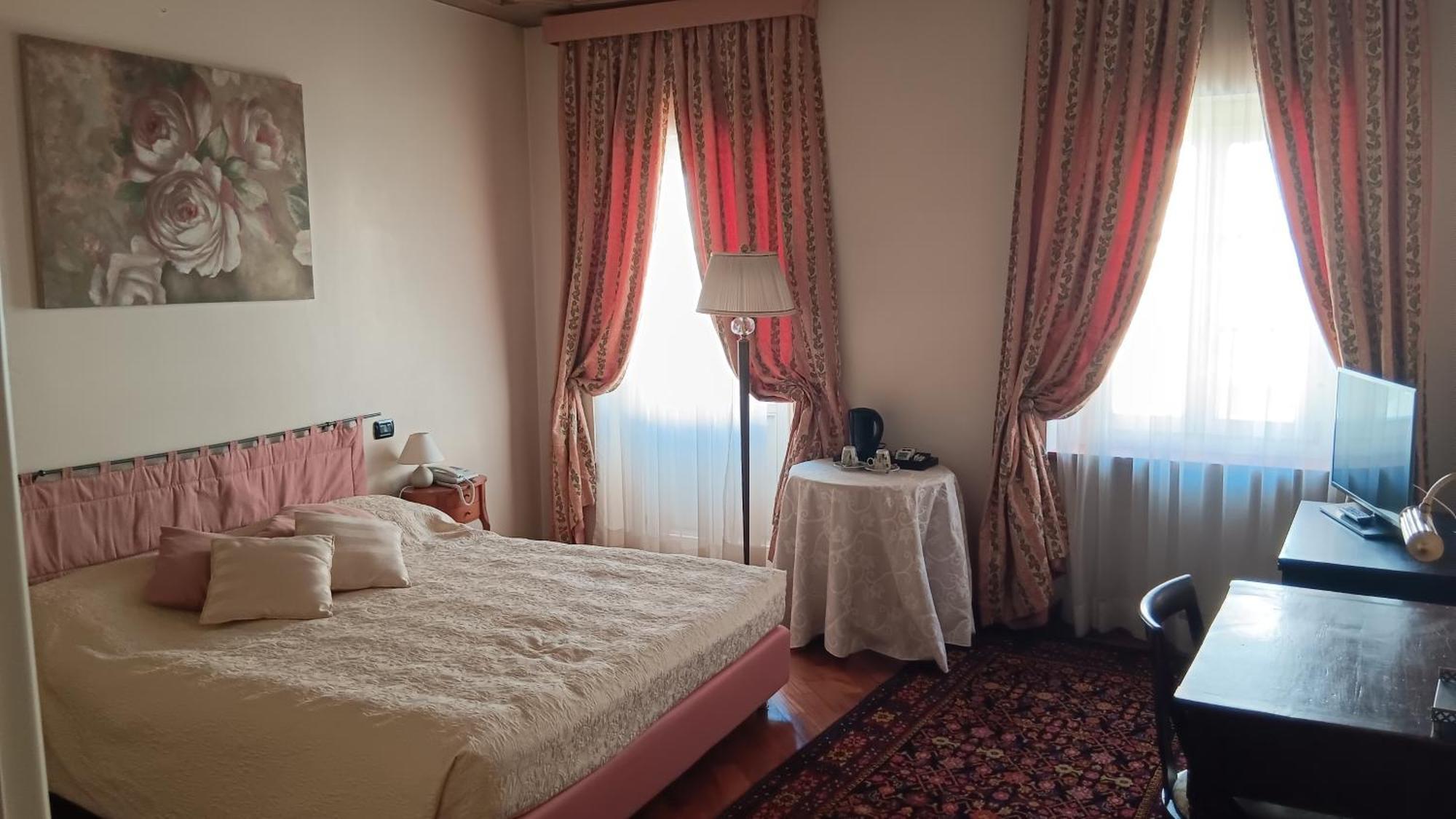 Bed and Breakfast Palazzo Finati Alba  Zewnętrze zdjęcie