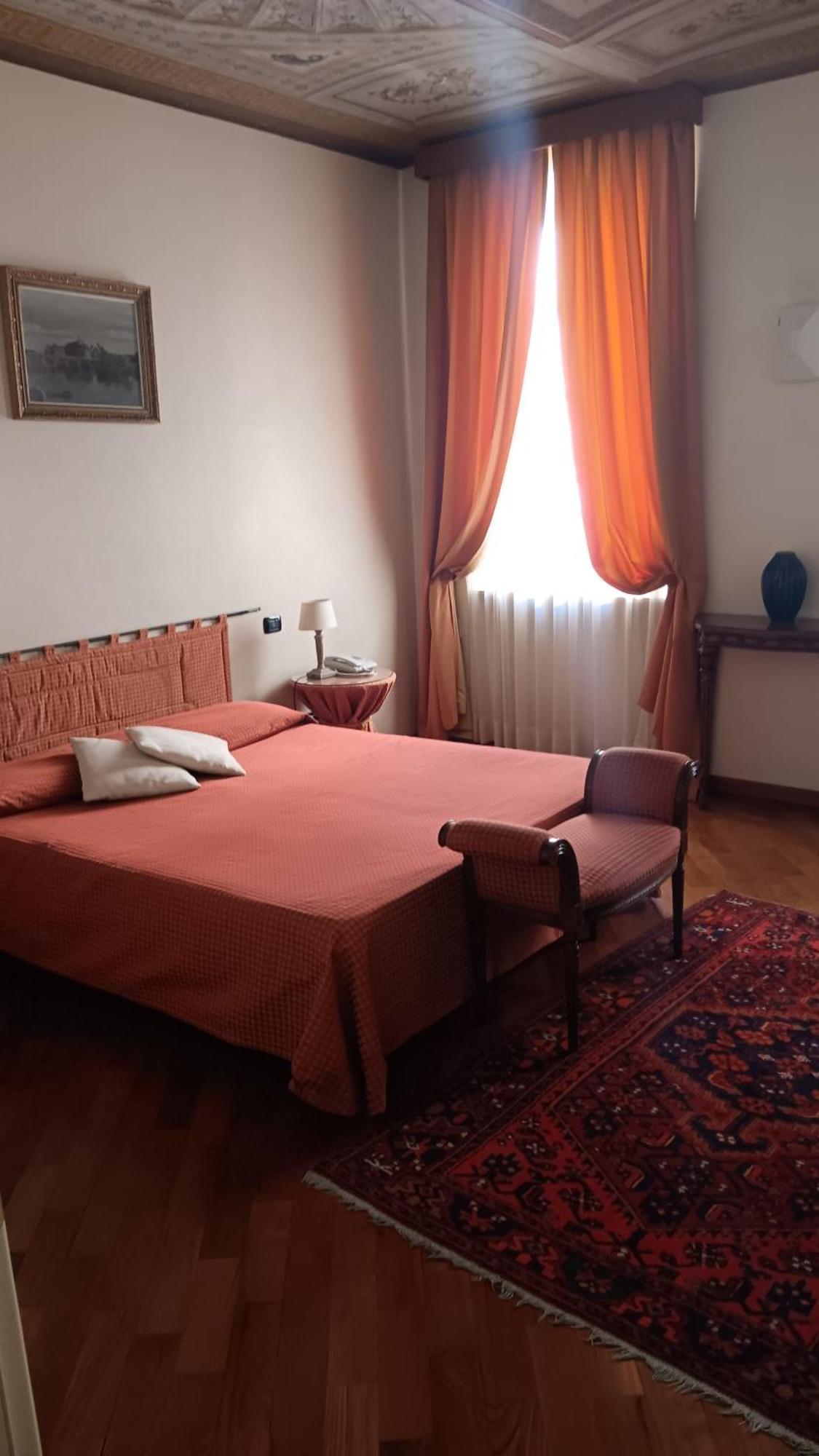 Bed and Breakfast Palazzo Finati Alba  Zewnętrze zdjęcie