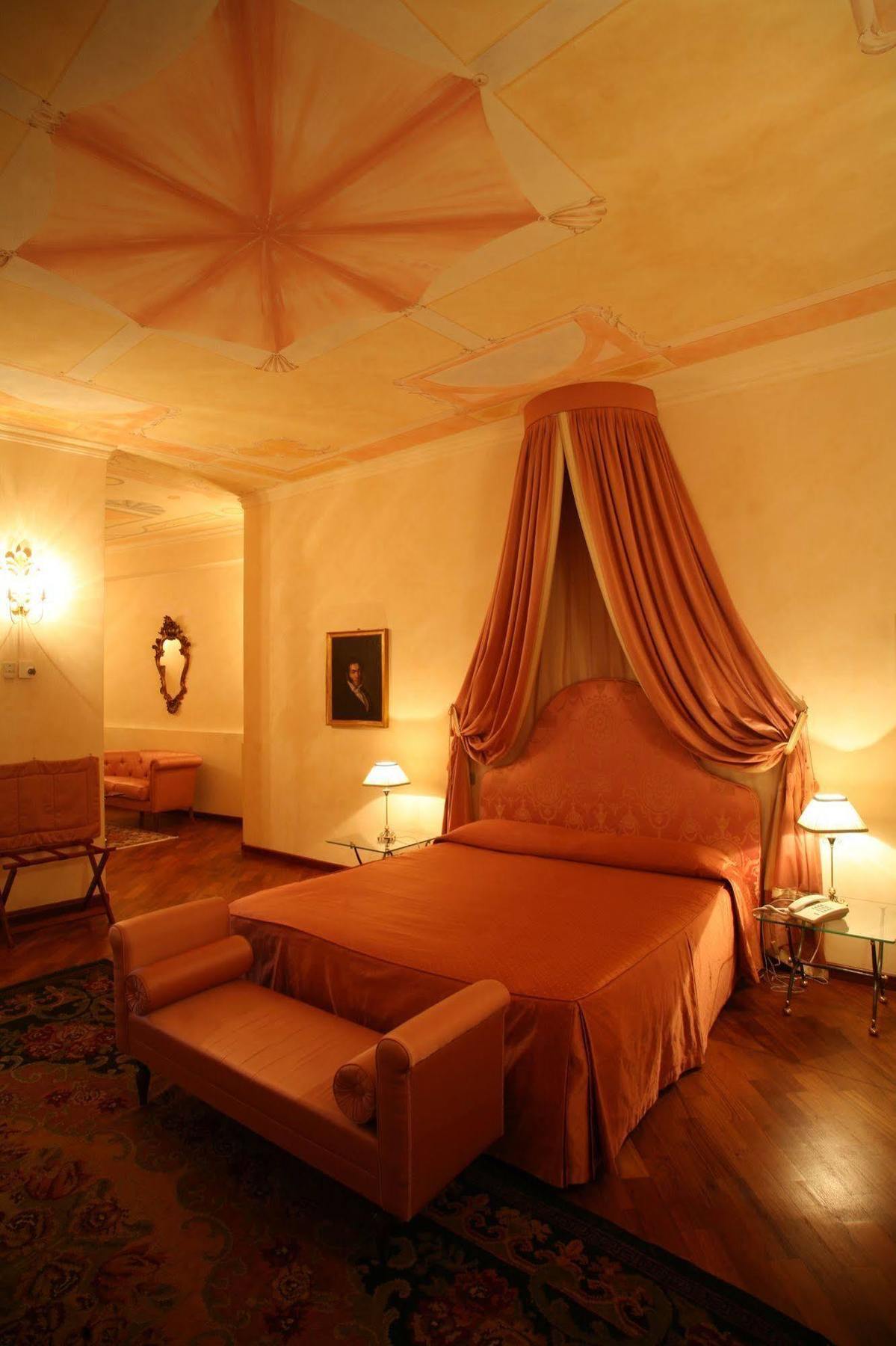 Bed and Breakfast Palazzo Finati Alba  Zewnętrze zdjęcie