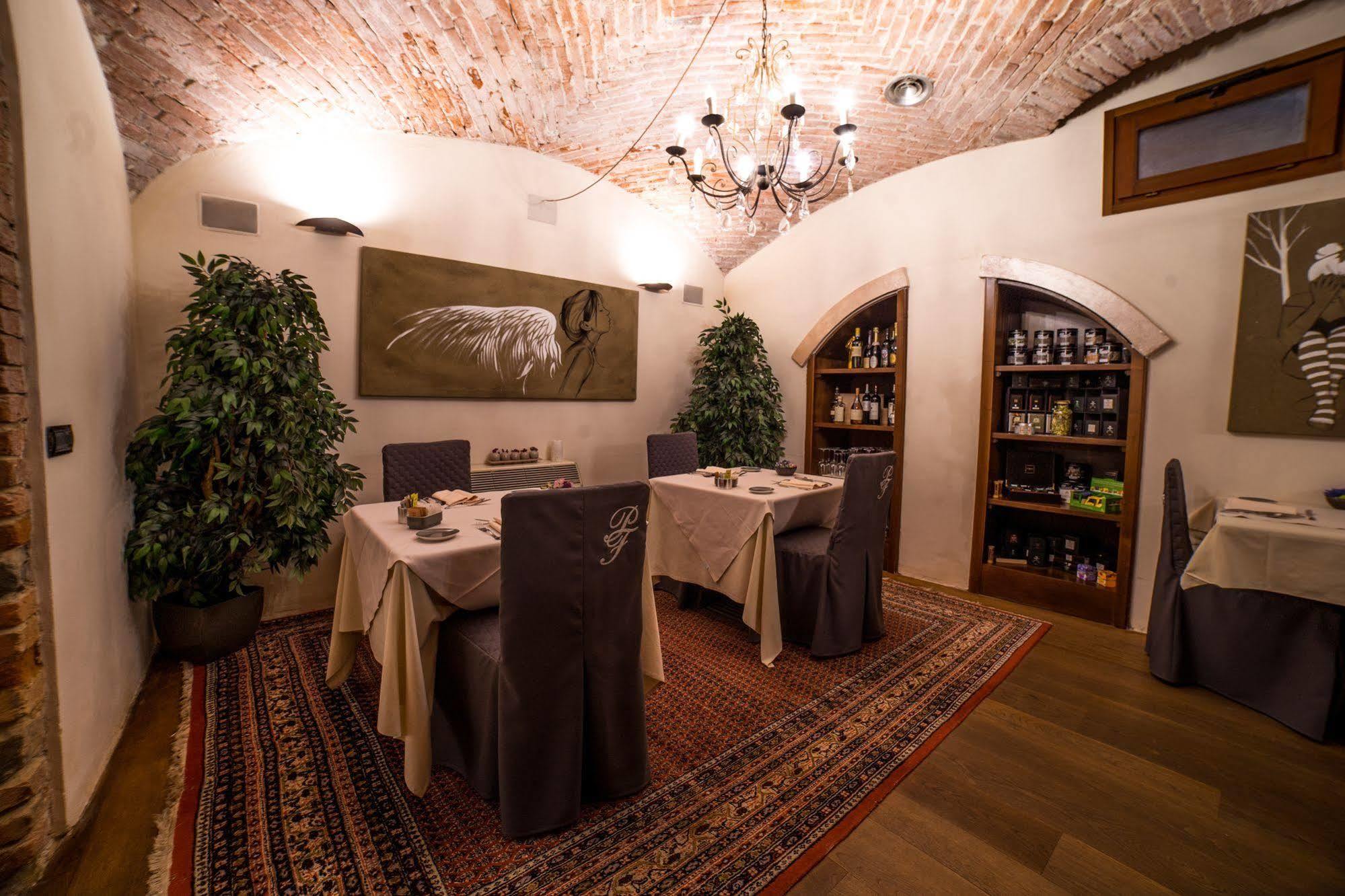 Bed and Breakfast Palazzo Finati Alba  Zewnętrze zdjęcie