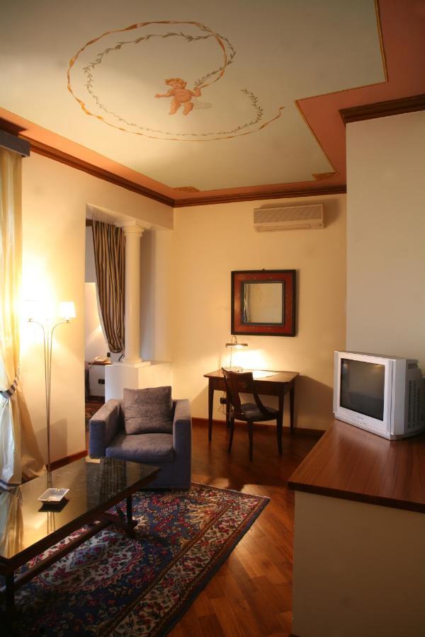 Bed and Breakfast Palazzo Finati Alba  Pokój zdjęcie